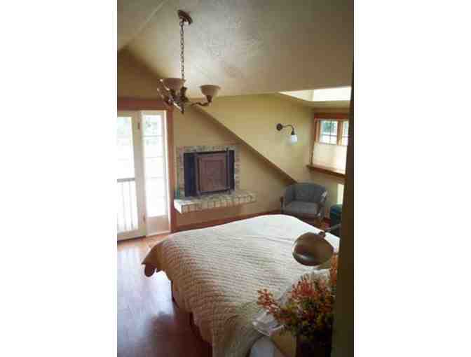 3-Night Retreat at Point Reyes Schoolhouse + Pizza Party at Cafe Reyes for 8