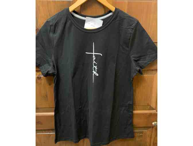 T-shirt - Black - "Faith" - Photo 1