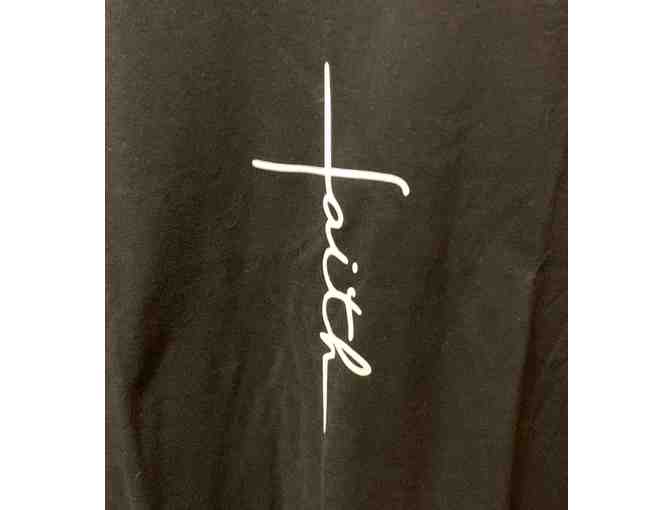 T-shirt - Black - "Faith" - Photo 2