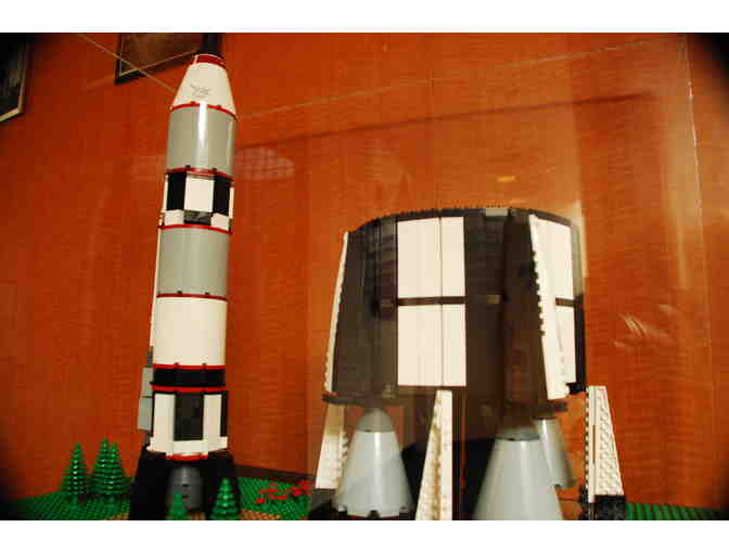 One of a Kind! 1964 World's Fair - New York Hall of Science Rockets in LEGOs