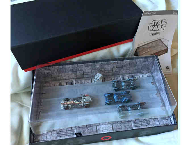Hot Wheels SDCC 2016 Exclusive Star Wars CarShip Trench Run Light Up Effect