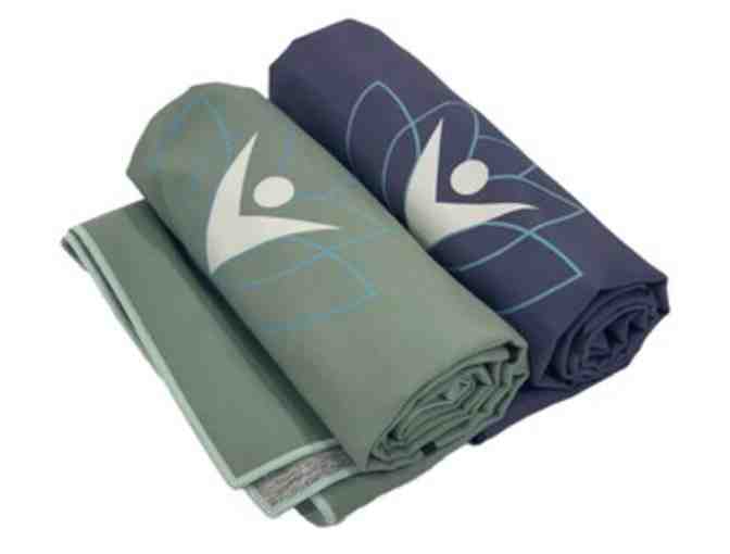 Microfiber Yoga Towel with Alignment Lines - Green - Photo 1