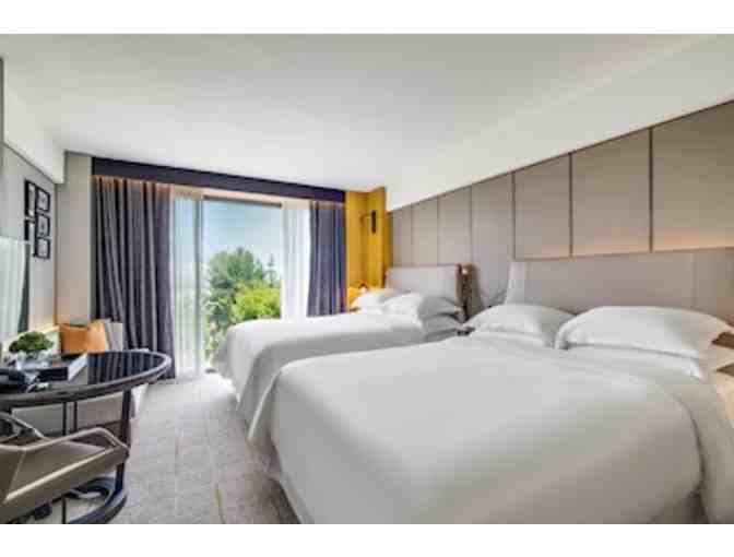 1 night stay at The Sheraton Universal inluding Parking and Lounge Access