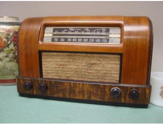 1942 Philco table radio - restored and in good condition