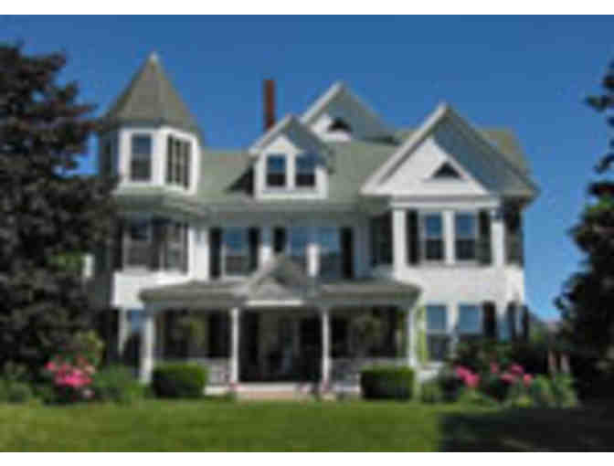 2 Night Rockport, MA Get-Away with Dinner and a Show!