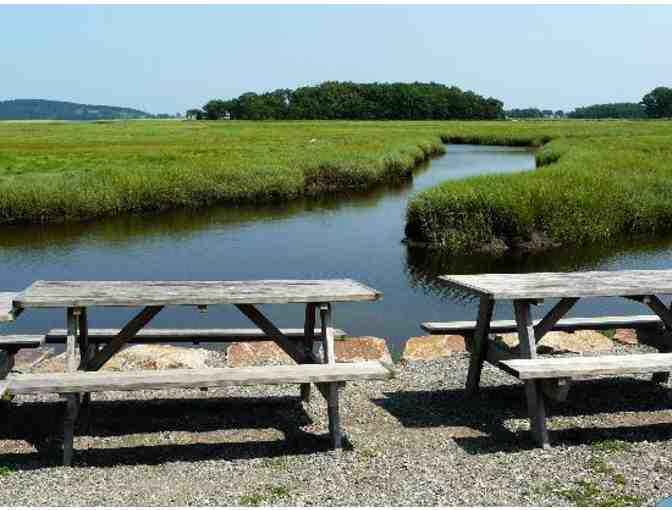 Does JT Farnhams have the best fried clams?