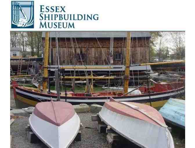 Does JT Farnhams have the best fried clams?