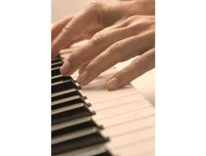 Professional Pianist Bonnie Anderson will play in your home