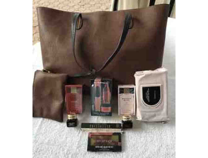 Large Purse containing a variety of Cosmetics - Photo 1