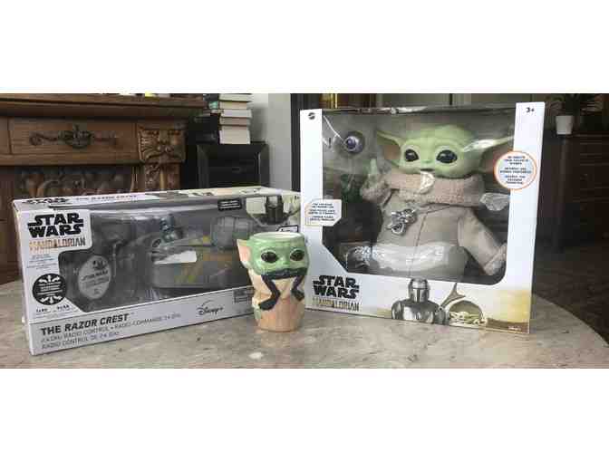 STAR WARS The Child Set including Baby Yoda figure, remote control The Razor Crest