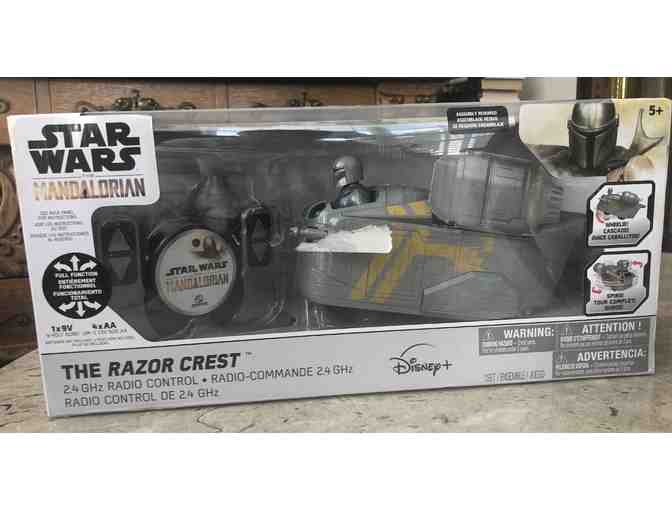STAR WARS The Child Set including Baby Yoda figure, remote control The Razor Crest
