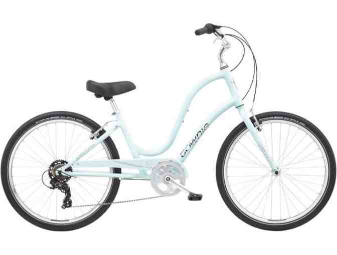 Up for auction! A medium-sized Townie 7D in Arctic Blue with a step-through design