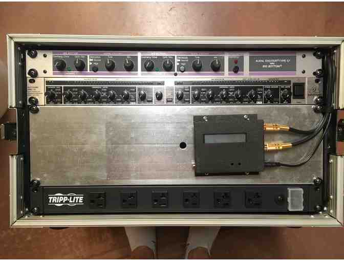 Professional electronics rack/box, with signal processor and aural exciter