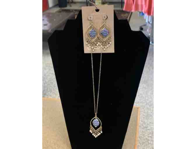 Blue & cream reversible necklace and earrings