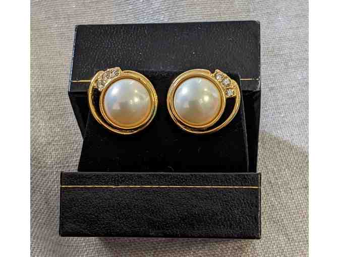 Pearl Earrings w cubic zirconia