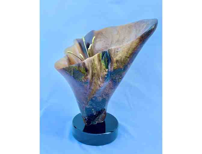 "Eocene Lilly" Sculpture created by Hugh Thompson III - Photo 3