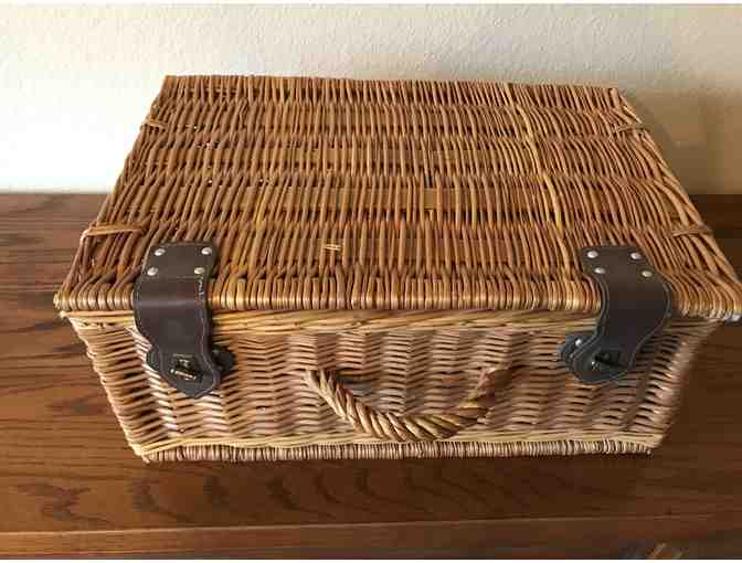 Vintage Picnic Basket Set