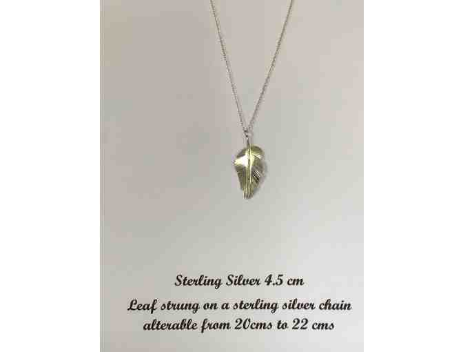 Sterling silver necklace with leaf design - Photo 1
