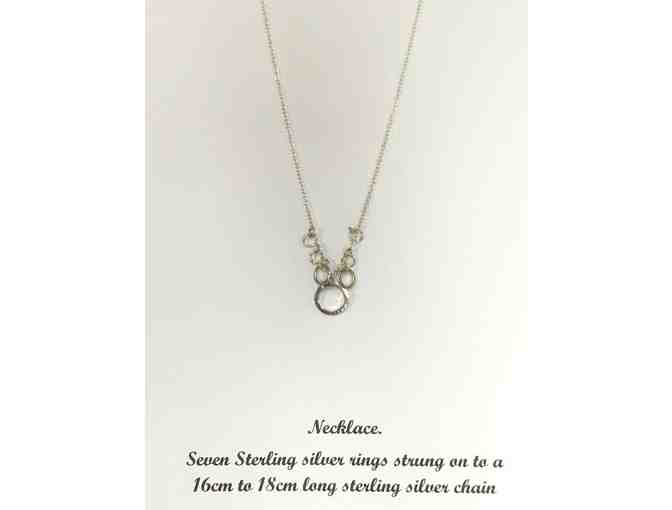 Sterling silver necklace with seven rings - Photo 1