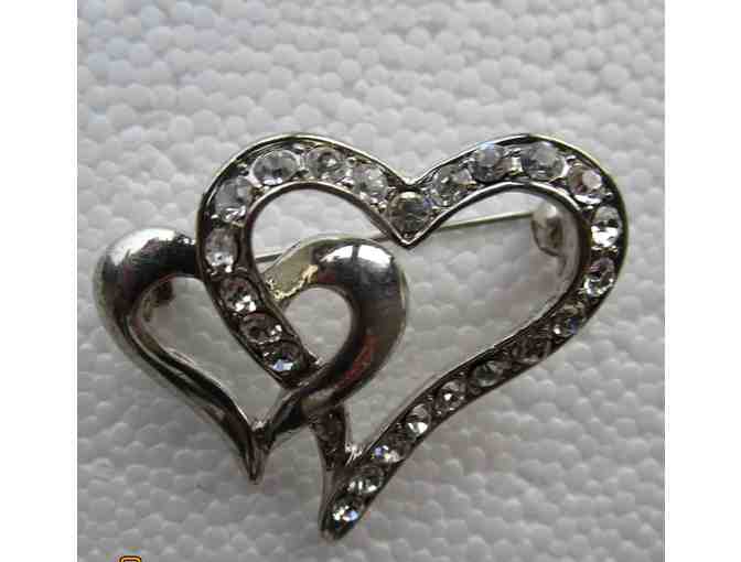 Beautiful Entwined hearts brooch (CD)