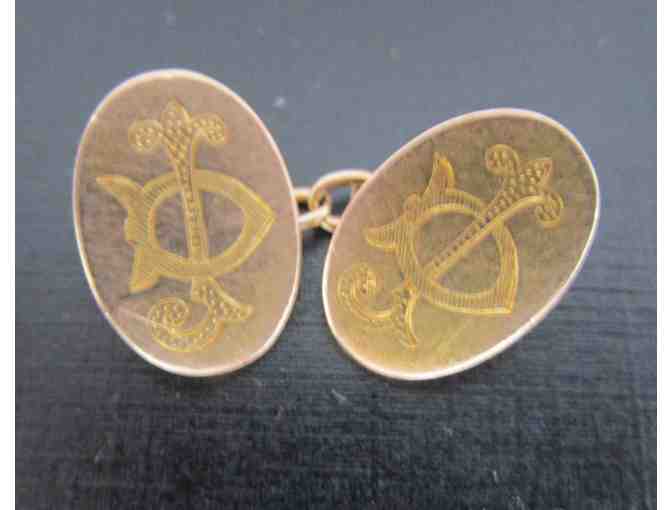 Set of Gold cufflinks (CD)
