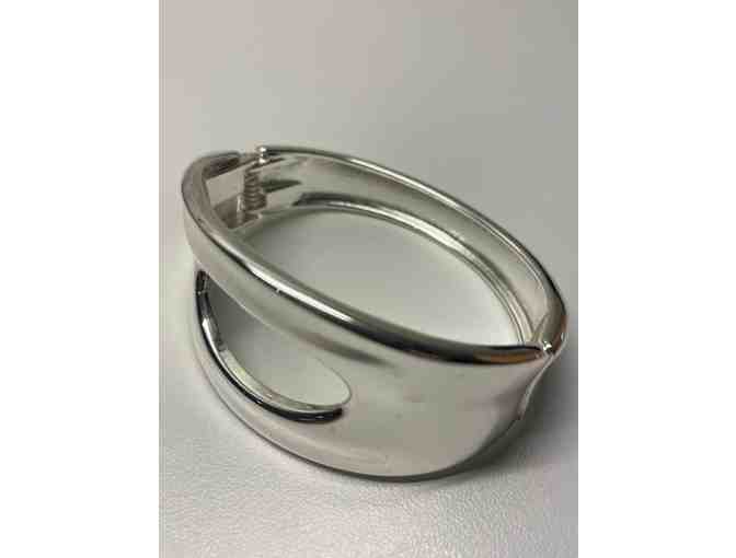Unusual design Metallic bangle bracelet (JP)