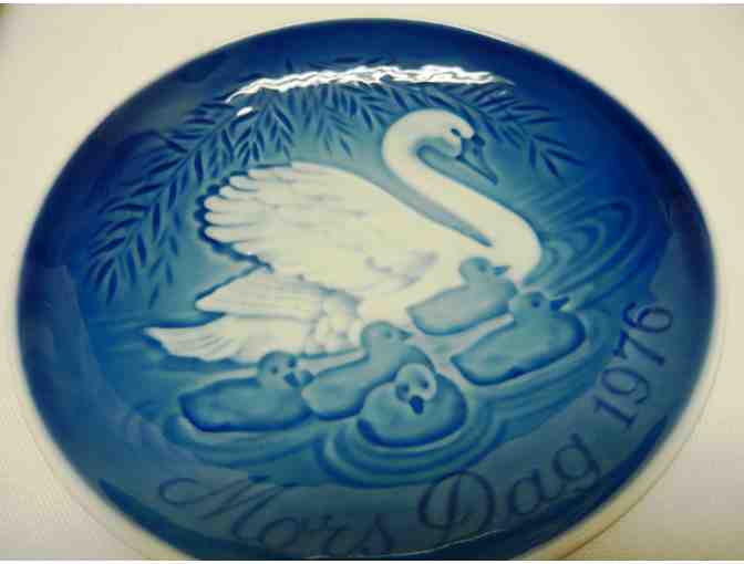 1976 Bing & Grondahl Copenhagen Porcelain Mother's Day collector plate