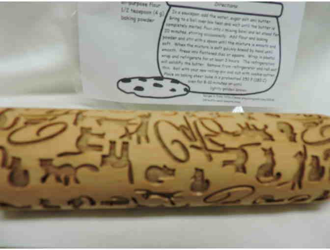 Make cookies with cats on them: Inlaid Rolling Pin is the Cat's meow