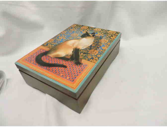 1989 Leslie Anne Ivory wood box Music Box