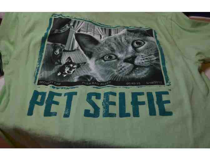 Pet Selfie T-Shirt Size Large - Photo 1