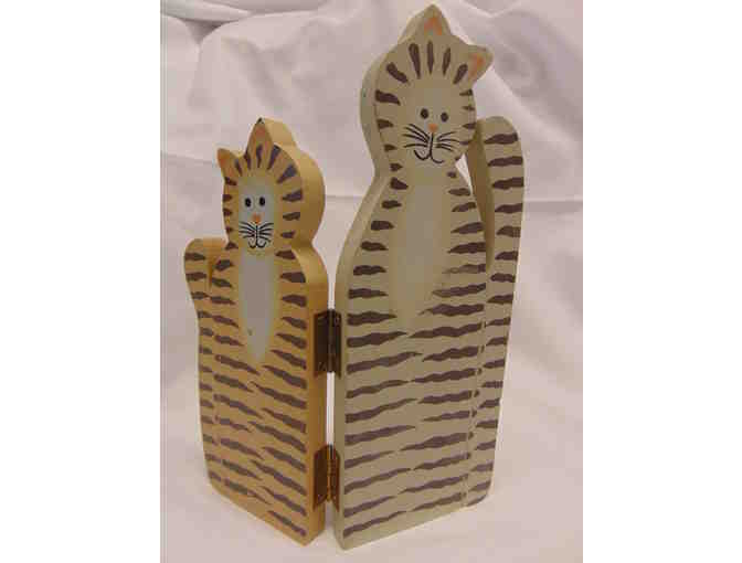 2 cute wood  hinged cats self sitters - Photo 1