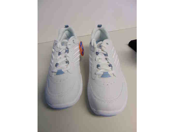 One Pair of Easy Spirit Walkers Sz 9 1/2' Shoes