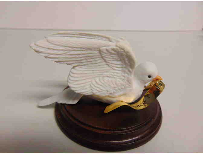 1990 Fine Porcelain Hallmark Keepsake Peace Dove Ornament w/Wood Stand - Photo 2