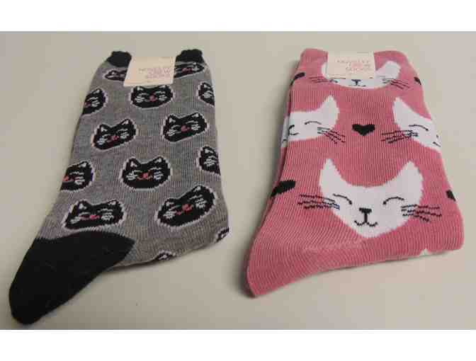 2 Novelty Cat Crew Socks sz 9-11 - Photo 1