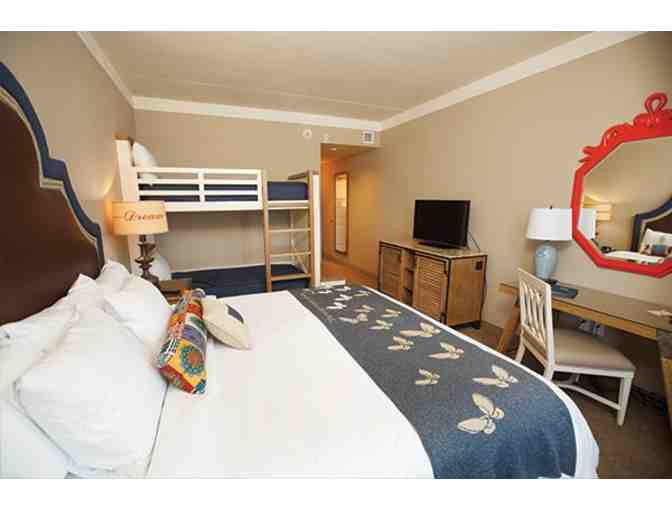 I Dream of Dollywood Vacation Package