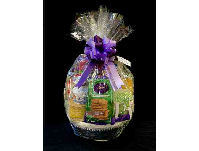 Gourmet Gift Basket from Dave's Marketplace (I)