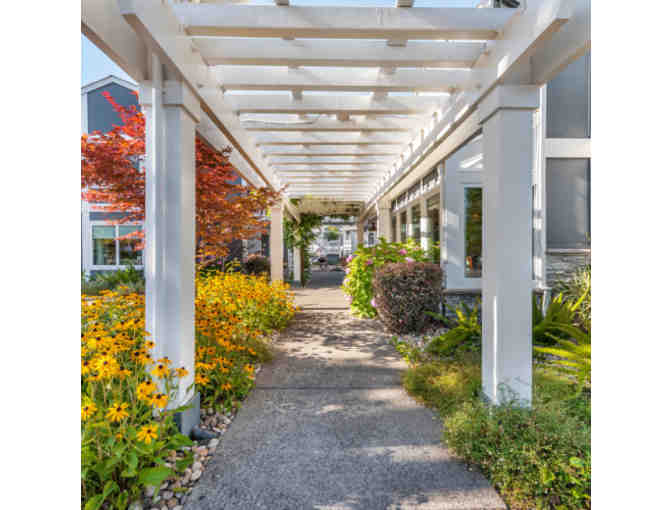 Calistoga, CA - Up Valley Inn & Hot Springs - One night stay with bottle of wine