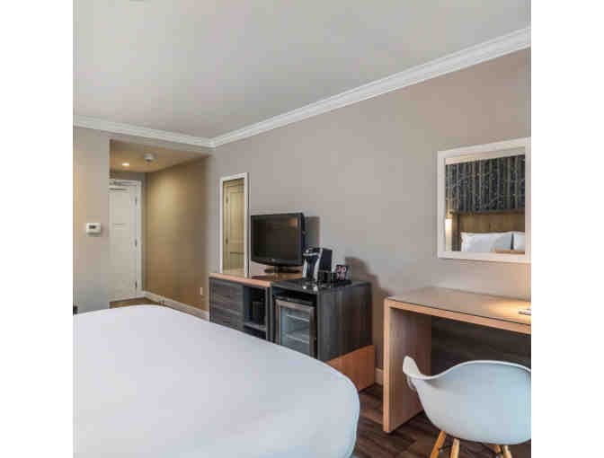 Calistoga, CA - Up Valley Inn & Hot Springs - One night stay with bottle of wine