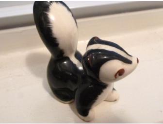Pewette the skunk vintage collectible ceramic figurine by Robert Simmons