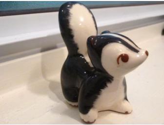 Pewette the skunk vintage collectible ceramic figurine by Robert Simmons