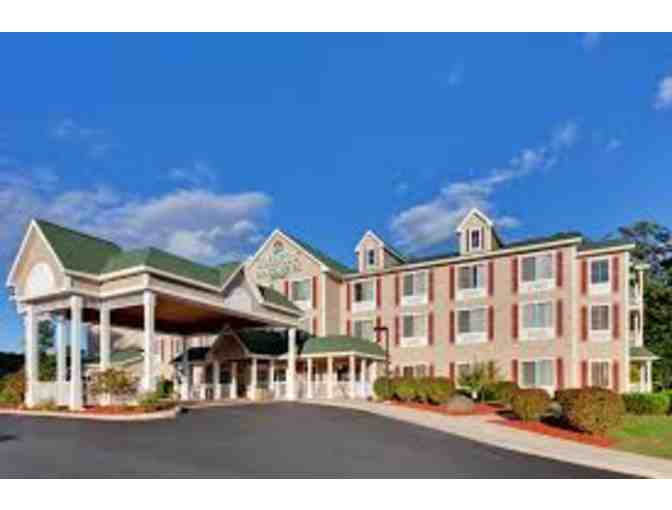 1 Night stay at Country Inn Lake George & 4 Tickets Six Flags Great Escape (Lake George)