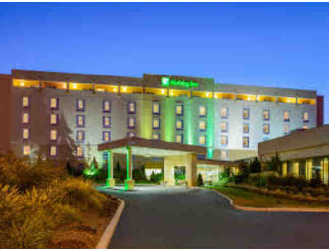 1 Night Stay with breakfast for 2 at The Holiday Inn Norwich and Dinner for 2 at Foxwoods