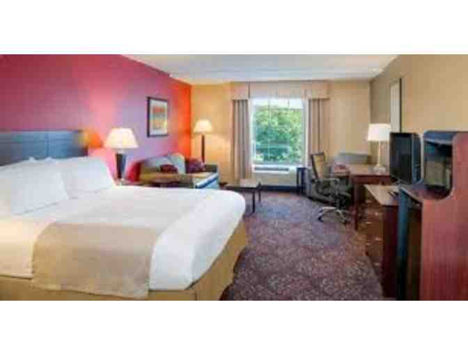 1 Night Stay with breakfast for 2 at The Holiday Inn Norwich and Dinner for 2 at Foxwoods