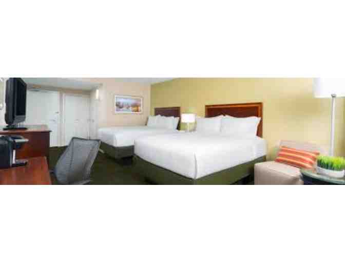 1 Night Stay at Holiday Inn Secaucus with Breakfast for 2 & $40 GC to Al Di La Restaurant