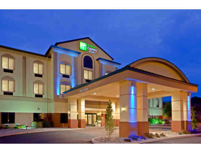1 Night Stay at The Holiday Inn Exp. in Newton PLUS Lunch Or Dinner for 2 at Applebee's