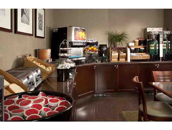 Coast Gateway Hotel-Stay, Park and Jet-pkg #1