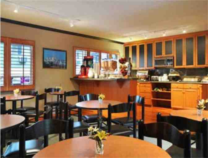 Seattle City Passes and Dinner -Travelodge Seattle Center