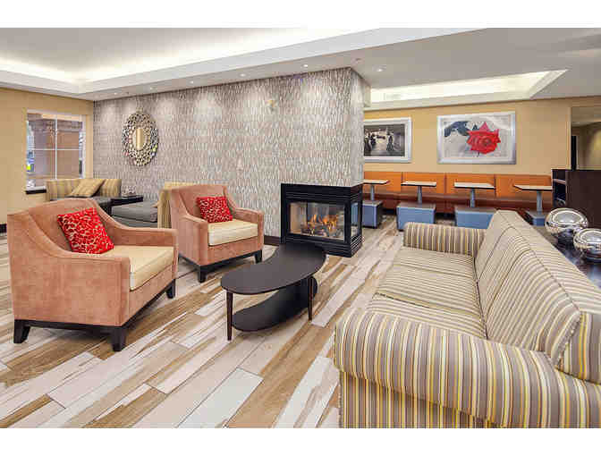 Hampton Inn & Suites Lynnwood - Just For Us!