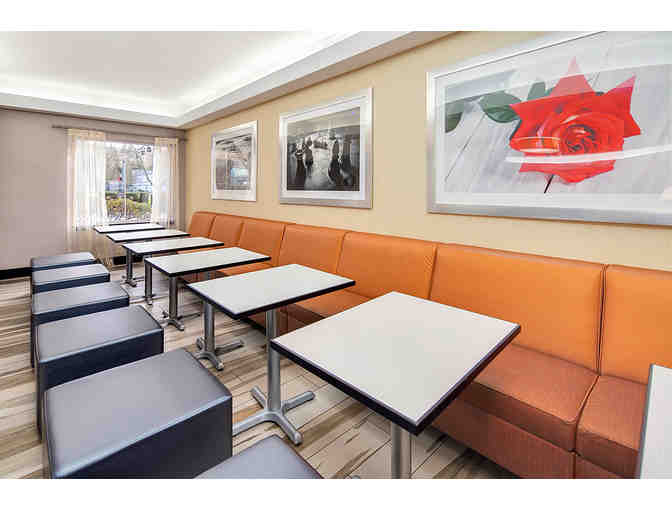 Hampton Inn & Suites Lynnwood - Just For Us!