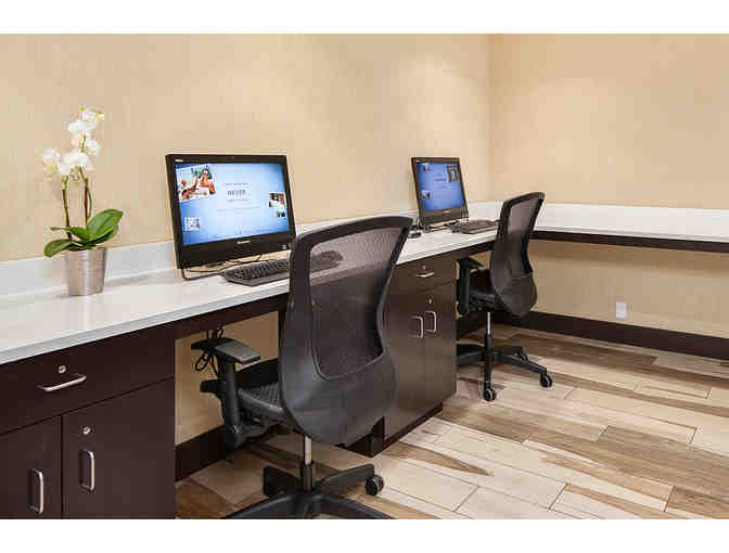 Hampton Inn & Suites Lynnwood - Just For Us!